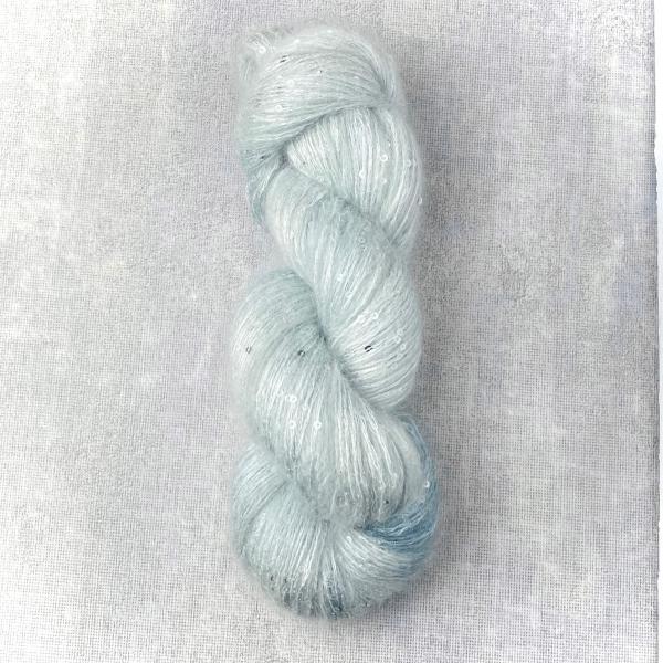 mohair-seide-pailetten-handgefärbt-cloud dancer